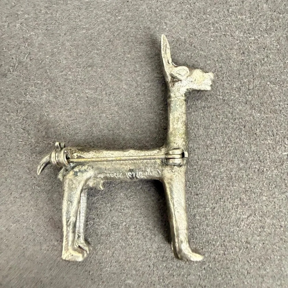 Silver Tone Brooch Llama Alpaca Figural Folk Art Vintage